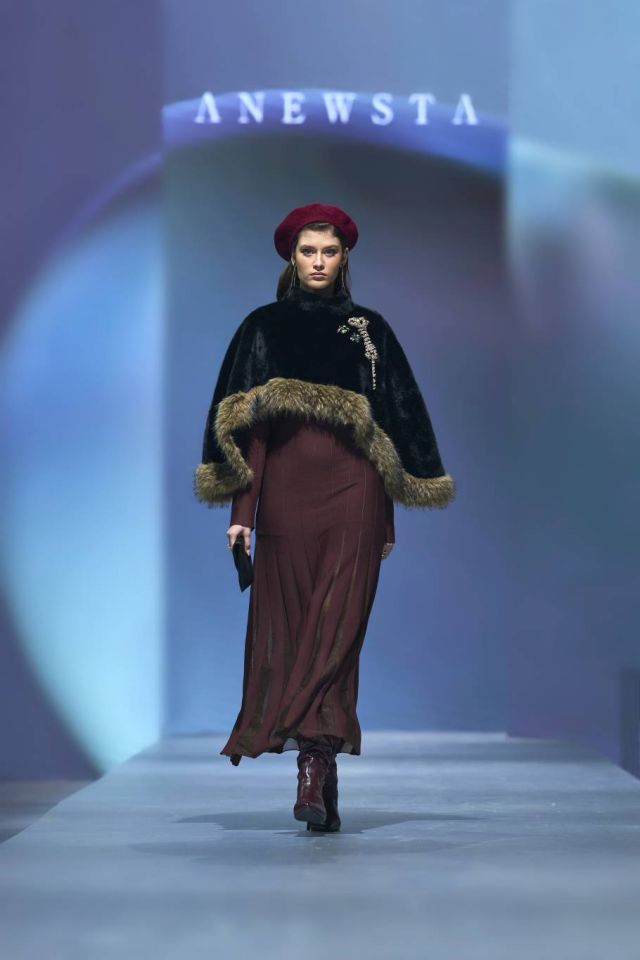 عرض Dimensions of Us