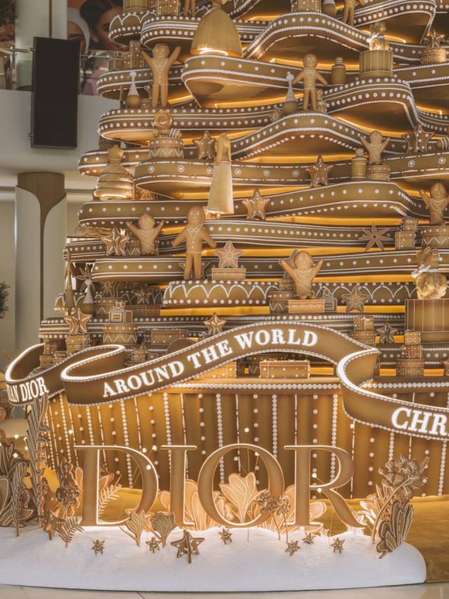 الشجرة السحرية في دبي مول