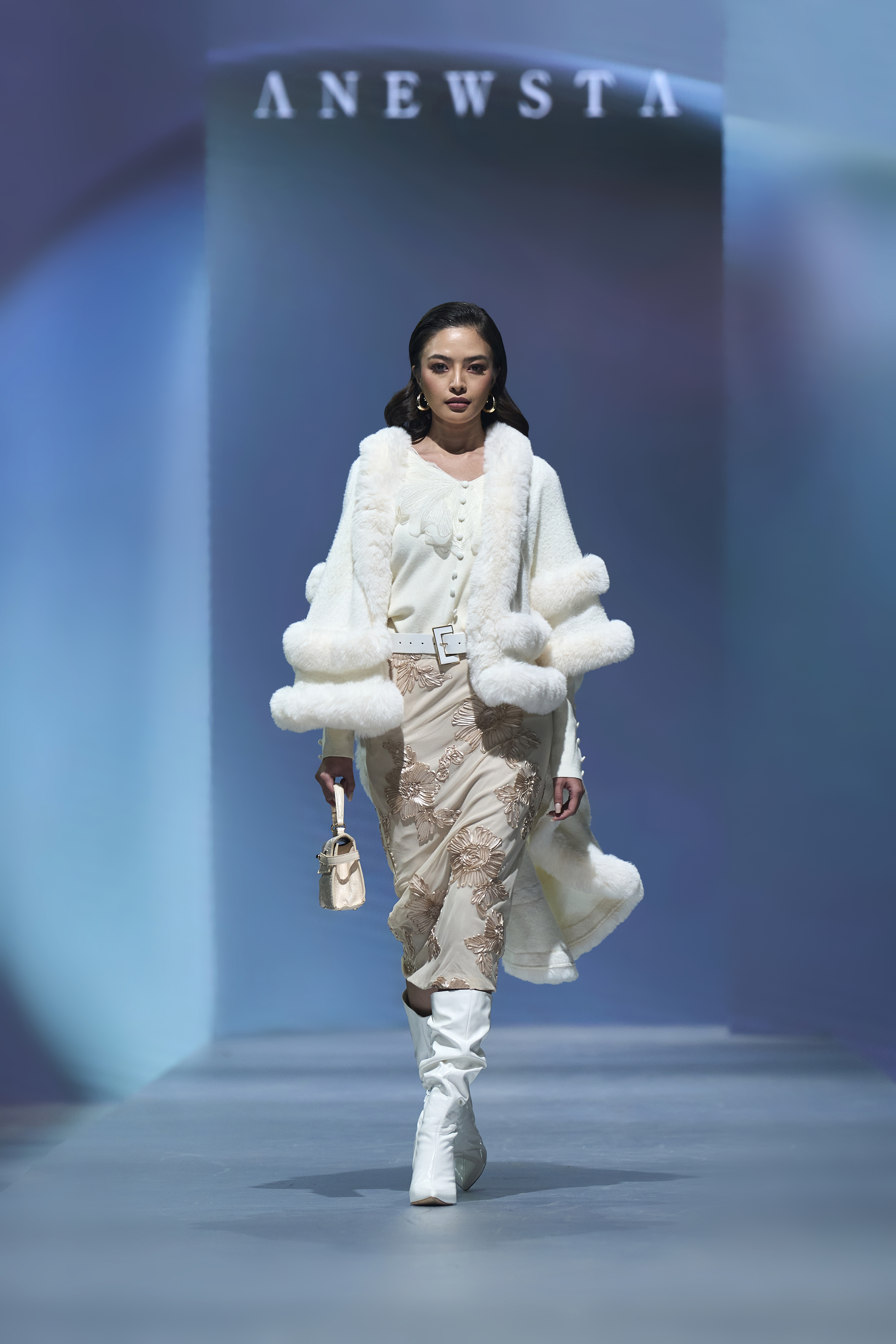 عرض Dimensions of Us عرض Dimensions of Us