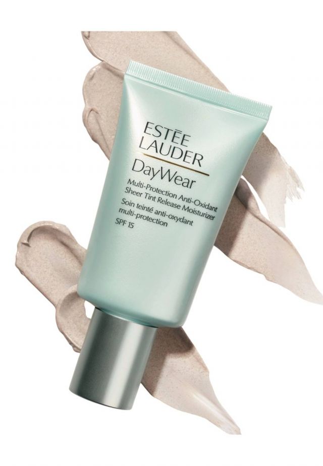 مرطّب Daywear - Multi-Protection Anti-Oxidant Sheer Tint Release Moisturizer SPF 15 من Estée Lauder