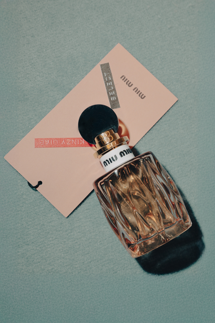 جنى وكنزي دياب تعيدان تعريف الانتقاء الفاخر في Miu Miu Select جنى وكنزي دياب تعيدان تعريف الانتقاء الفاخر في Miu Miu Select