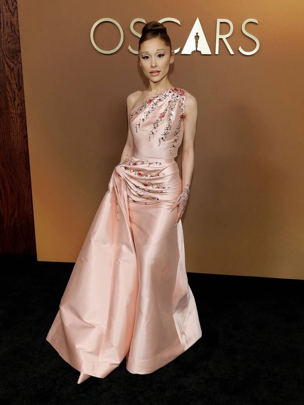  أريانا غراندي بفستان مميز من Dior لخريف وشتاء 2007