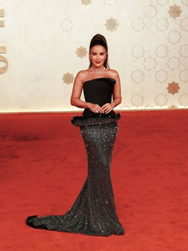 صبا مبارك بفستان براق في مهرجان البحر الأحمر