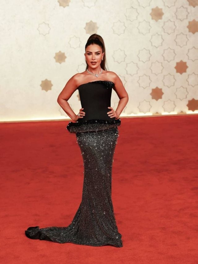 صبا مبارك بفستان أسود أنيق