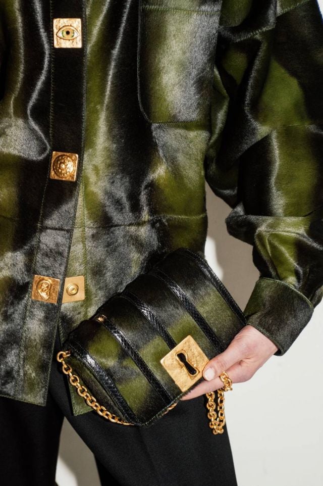 من مجموعة أزياء SCHIAPARELLI لخريف وشتاء 2025-2026