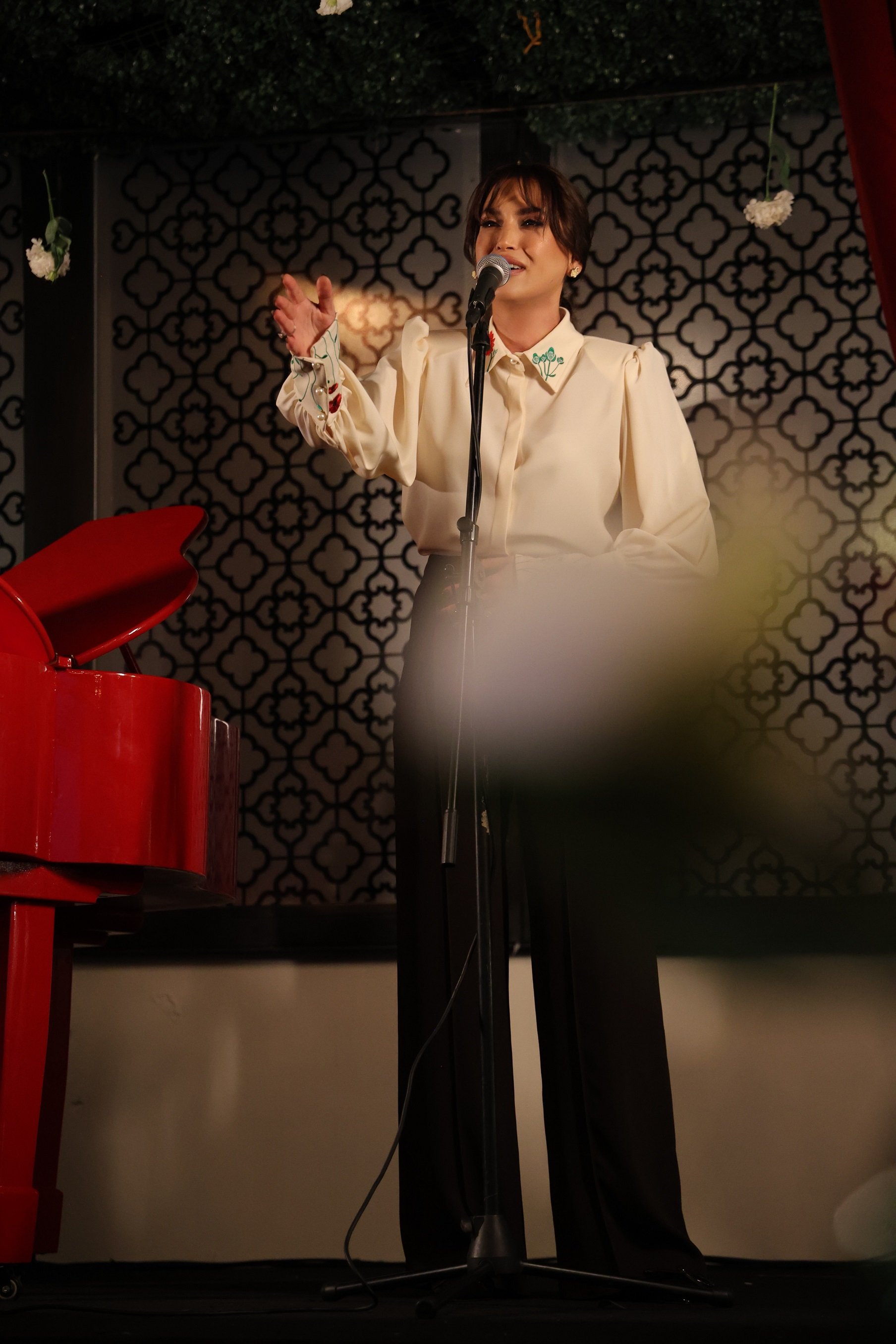 منال ملاط في حفل إطلاق مشروعها الغنائي الجديد