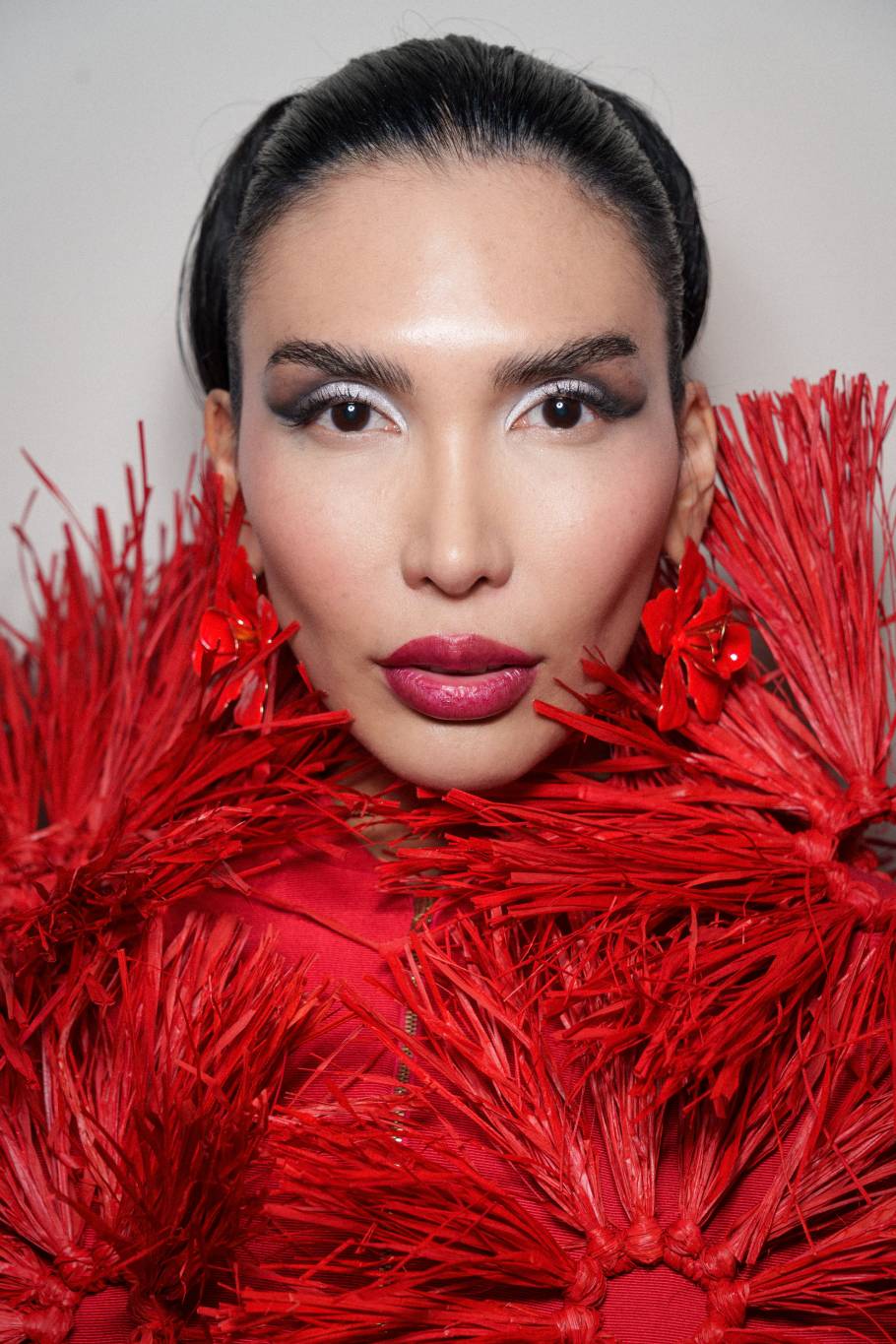 سحر هوليوود الكلاسيكي.. اتجاهات الجمال المبهرة في موسم الأعياد