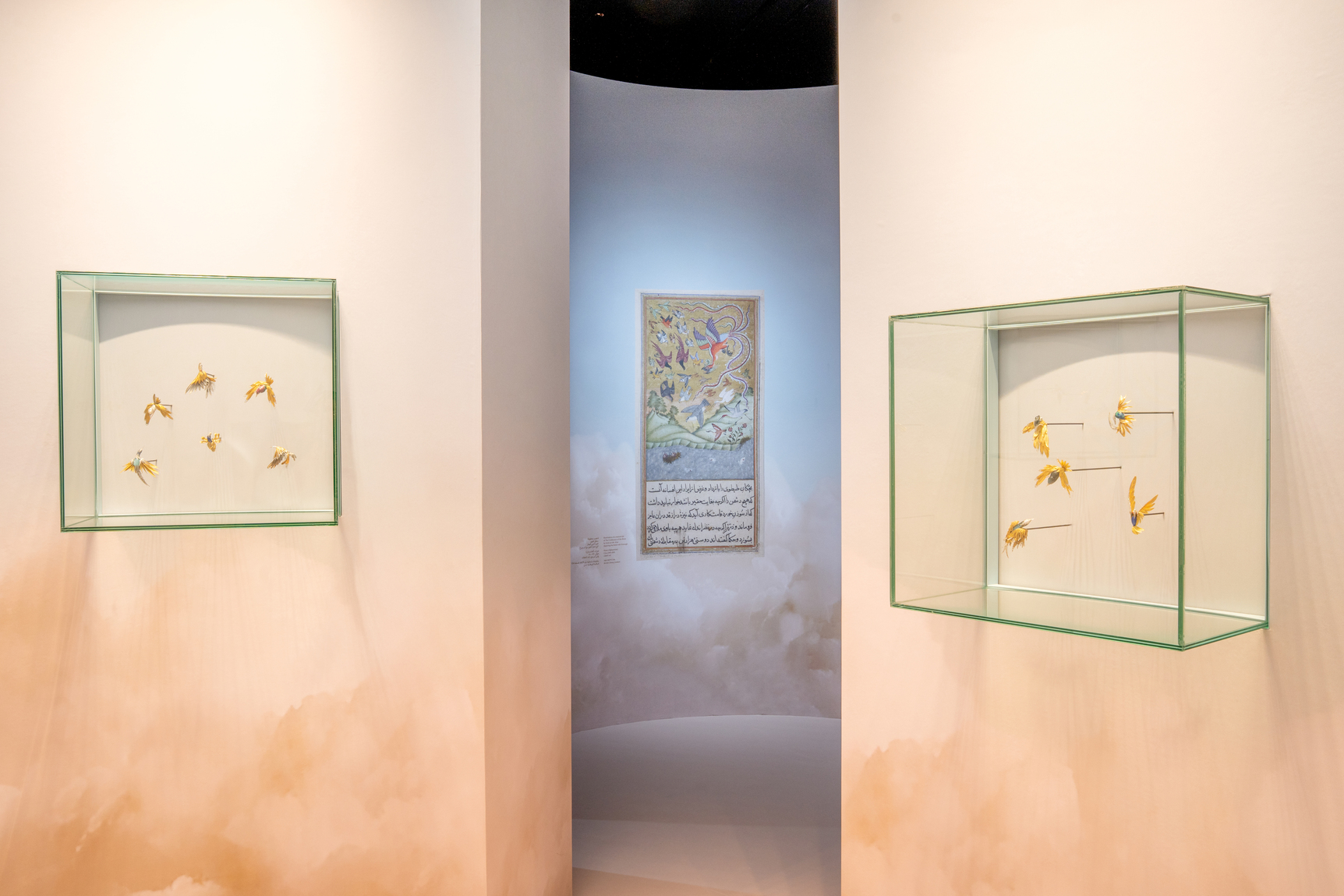 افتتاح معرض Poetry of Birds في L’ÉCOLE, School of Jewelry Arts بدبي النابض بالإبداع افتتاح معرض Poetry of Birds في L’ÉCOLE, School of Jewelry Arts بدبي النابض بالإبداع