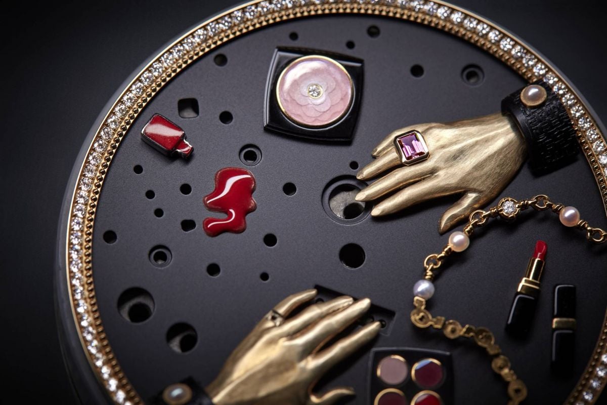 Chanel Blush الجمال في عقارب الزمن