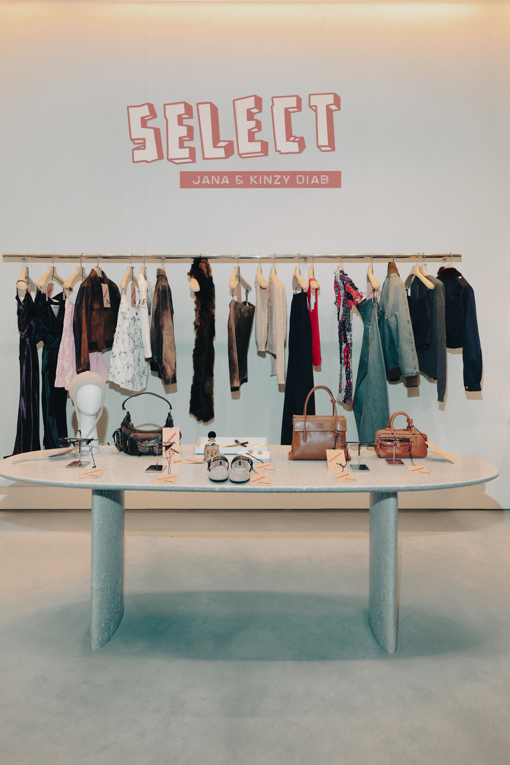 جنى وكنزي دياب تعيدان تعريف الانتقاء الفاخر في Miu Miu Select جنى وكنزي دياب تعيدان تعريف الانتقاء الفاخر في Miu Miu Select