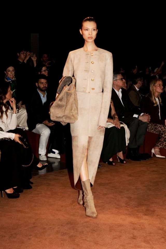 من مجموعة أزياء SCHIAPARELLI لخريف وشتاء 2025-2026