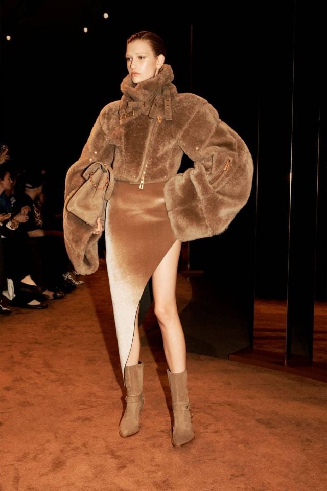 من مجموعة أزياء SCHIAPARELLI لخريف وشتاء 2025-2026