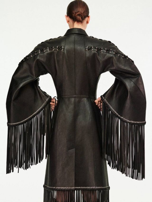 من مجموعة أزياء SCHIAPARELLI لخريف وشتاء 2025-2026