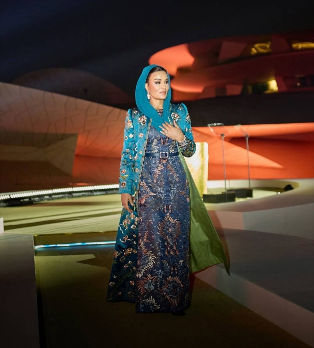 تفاصيل إطلالة الشيخة موزا بنت ناصر الأنيقة في 