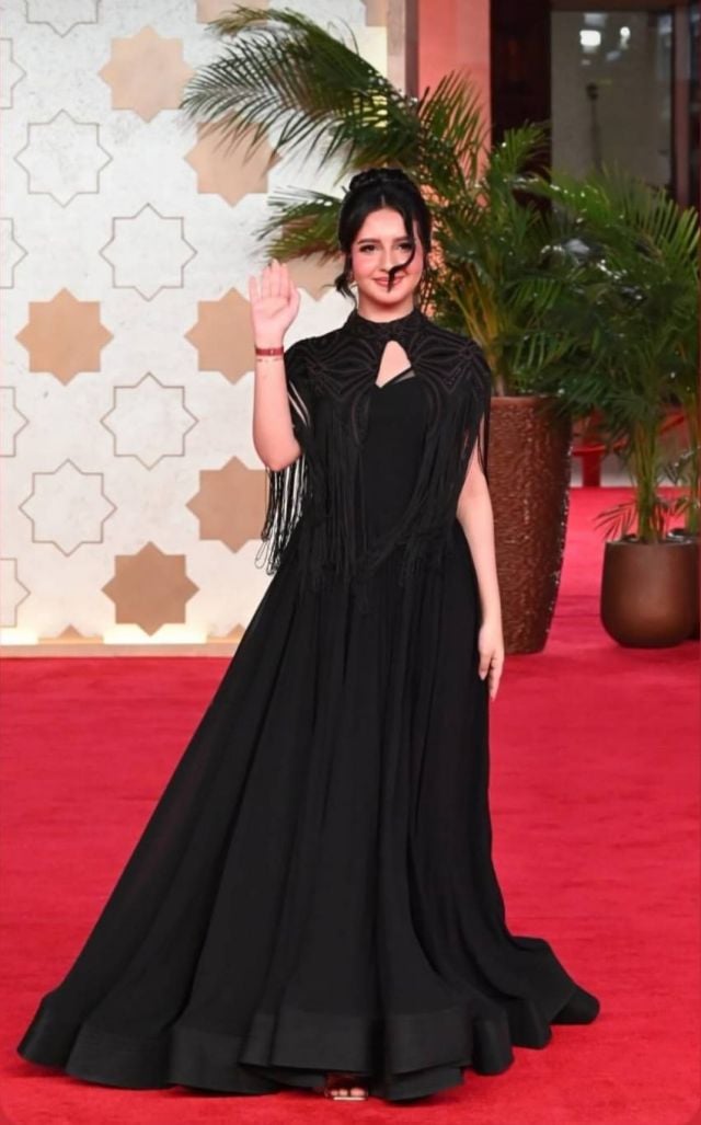 عذوب العتيبي بفستان أسود أنيق