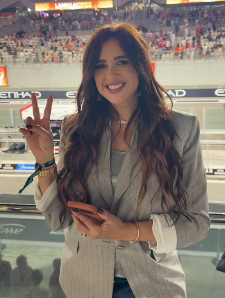 أضواء على أبرز إطلالات النجمات في سباق 