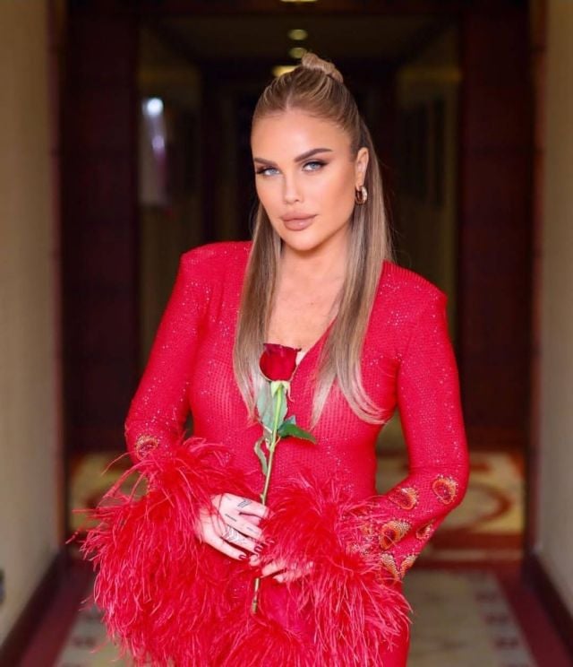 نيكول سابا تفاجئ الجميع بظهور ابنتها للمرة الأولى