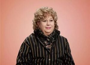 جنازة سمية الألفي.. حزن النجوم وبكاء إبنها عمر