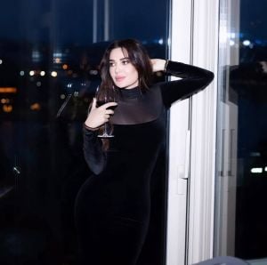 سيرين عبد النور تستعرض أنوثتها بفيديو عفوي