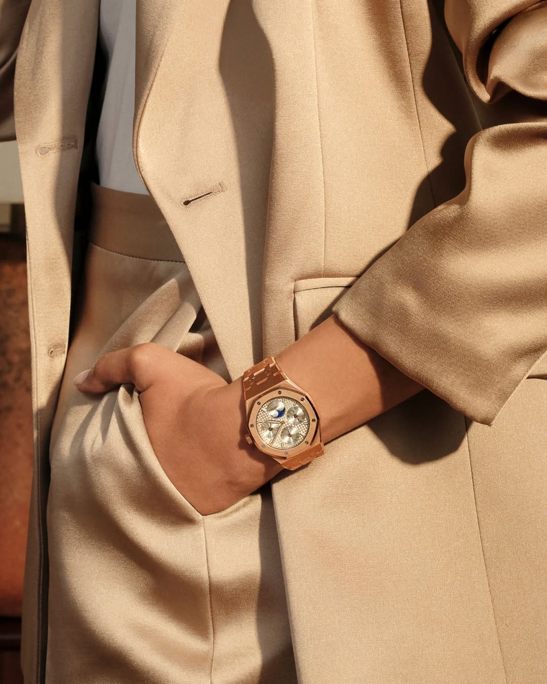 نانسي تواين بساعة من أودمار بيغيه Audemars Piguet نانسي تواين بساعة من أودمار بيغيه Audemars Piguet