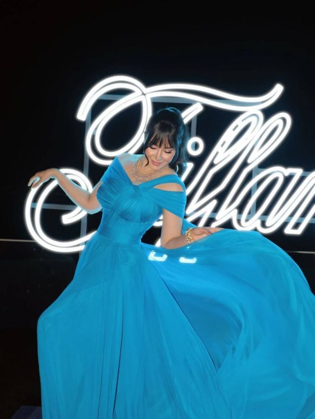 لجين عمران تختار الأناقة الملكية  