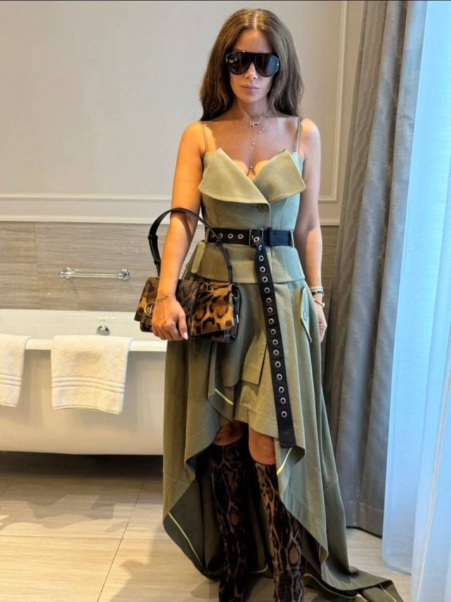 صبا مبارك بفستان ذي طابع عسكري