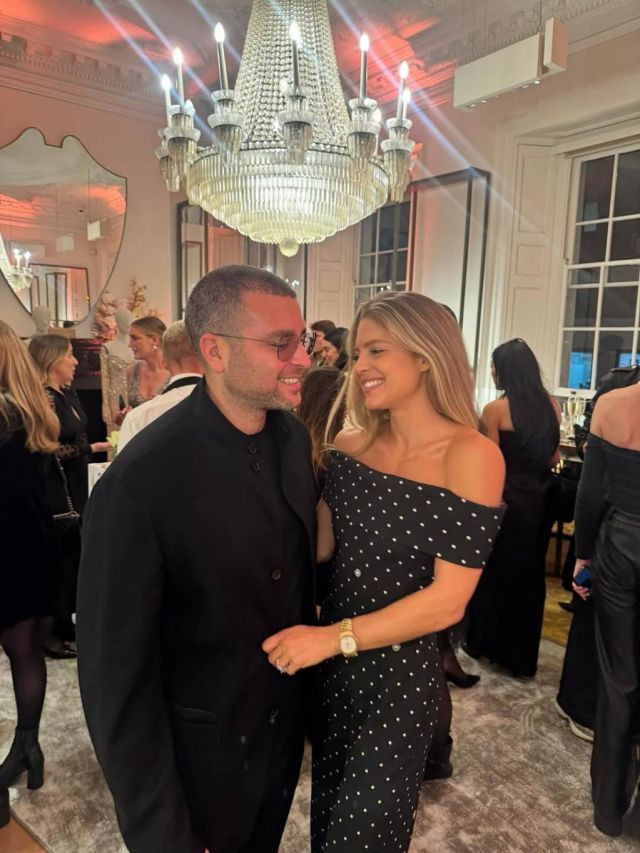 كريستينا صعب بموضة البولكا دوتس 