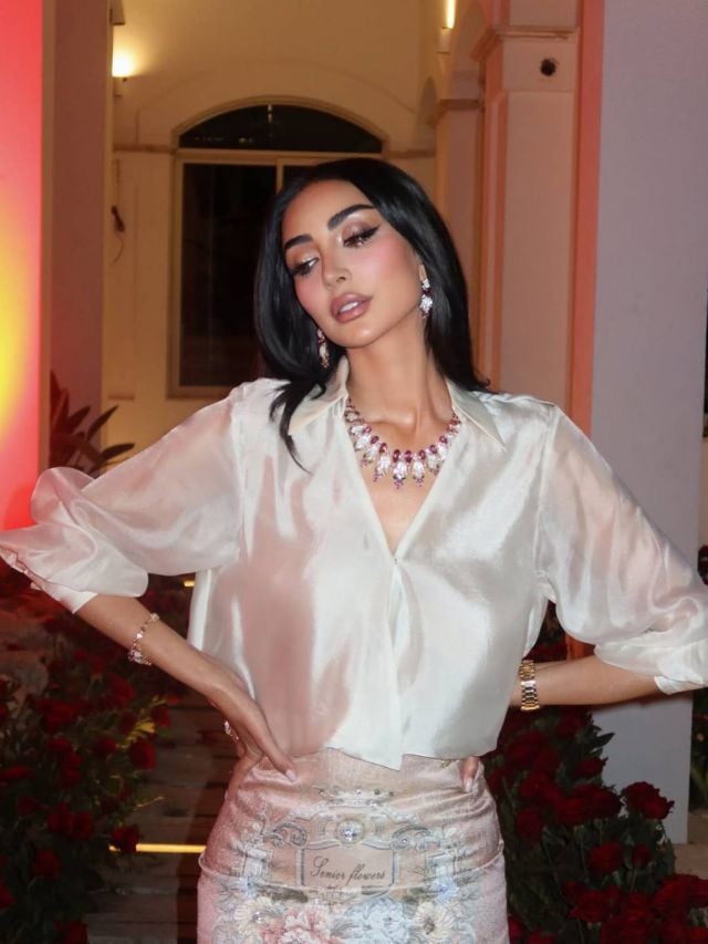 نور الغندور بإطلالة عيد ميلاد تنبض بالأنوثة