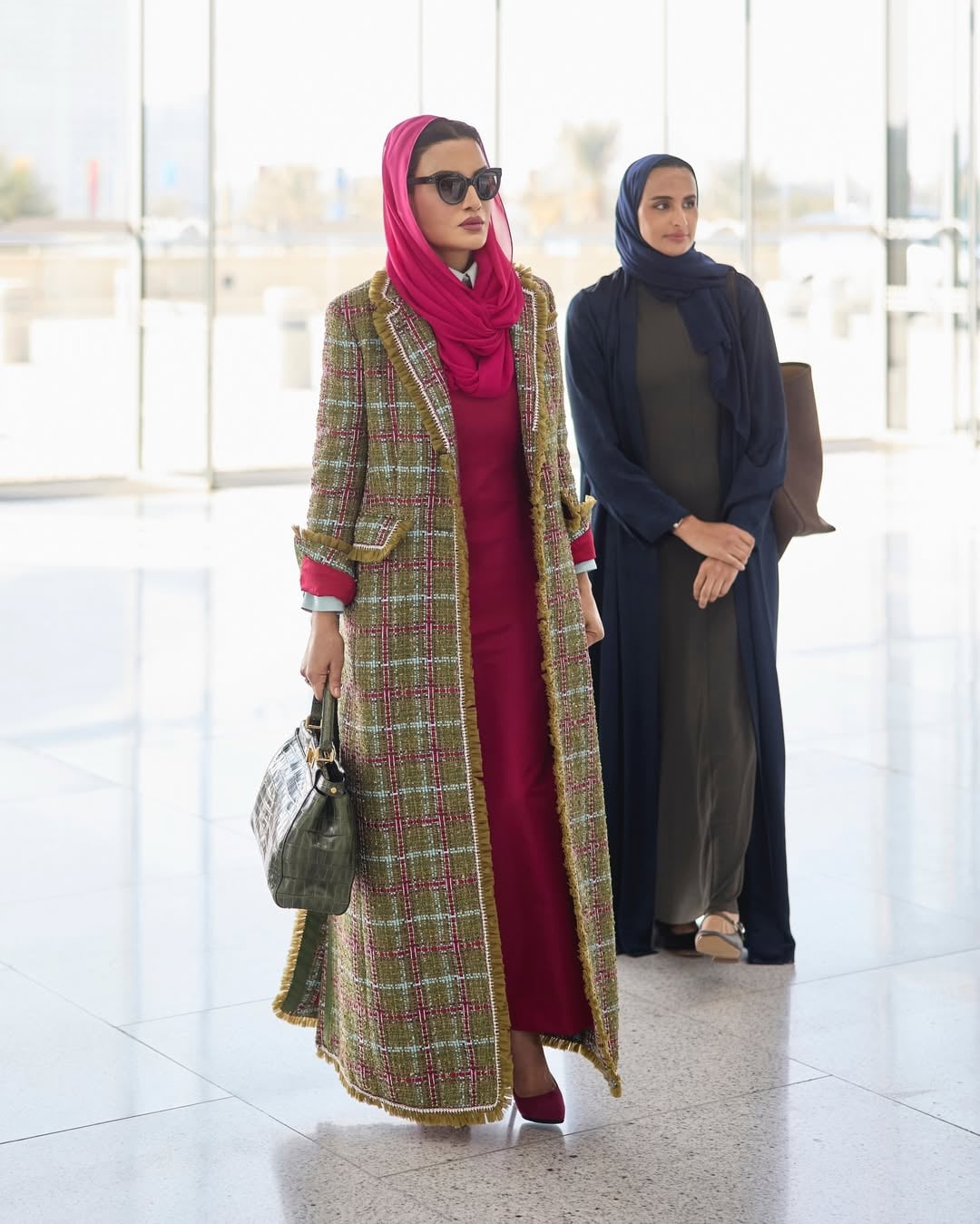 القوة الهادئة… رابط جميل بين سربينتي وشخصية الشيخة موزا القوة الهادئة… رابط جميل بين سربينتي وشخصية الشيخة موزا