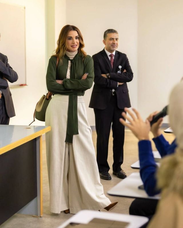 أناقة طبيعية: إطلالة متناسقة تجمع بين الكلاسيكية والعصرية