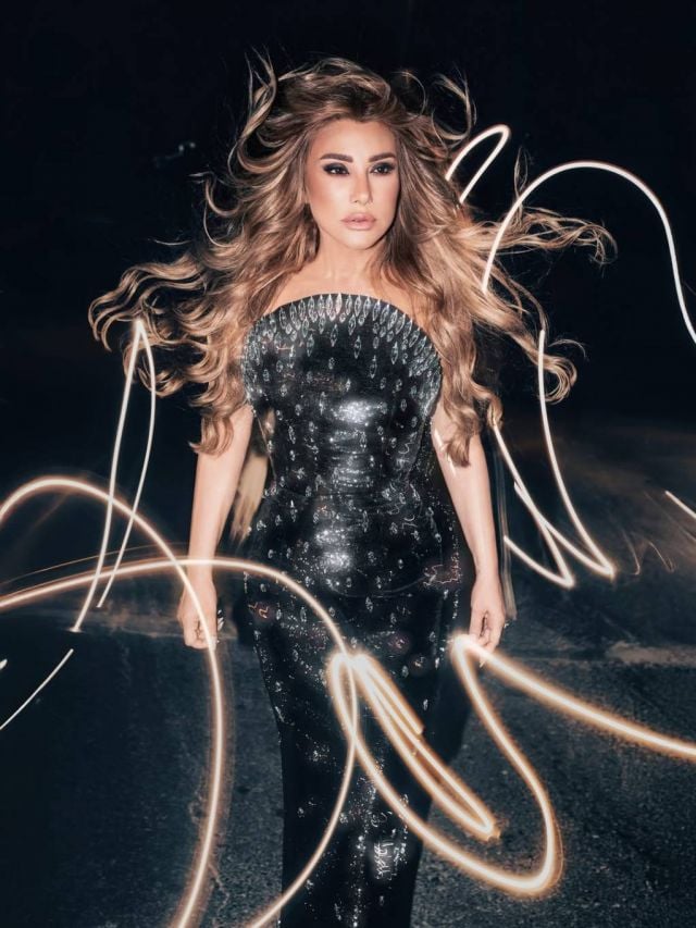 نجوى كرم بفستان أسود لامع: لمسة ملكية من جان لويس صبجي