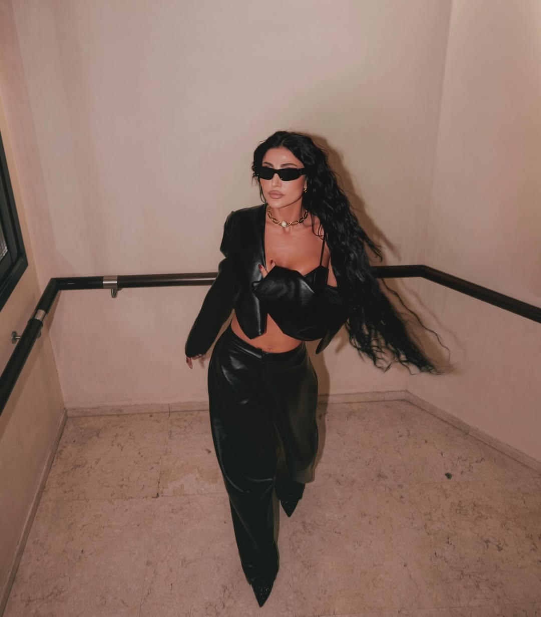 الجلد الأسود يميز إطلالة هبة نور الأخيرة الجلد الأسود يميز إطلالة هبة نور الأخيرة