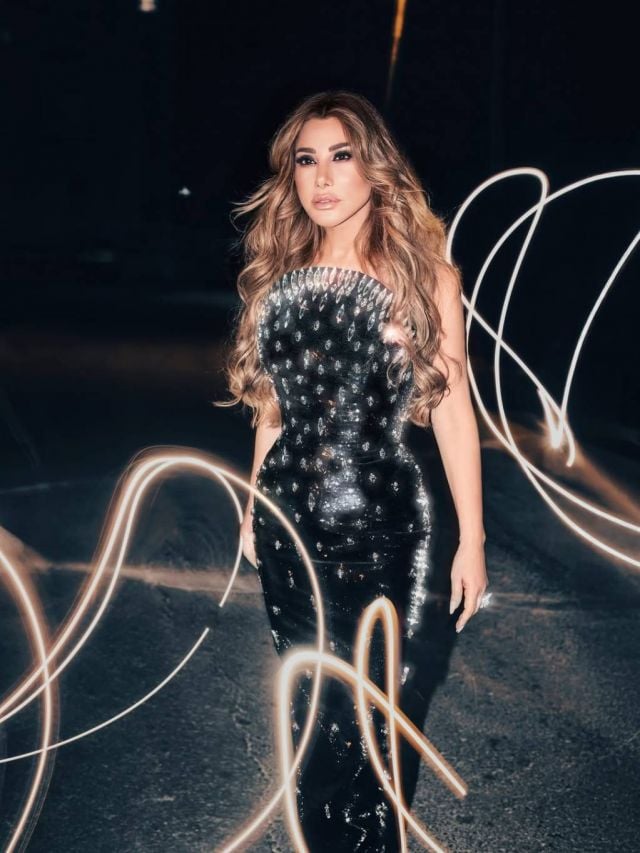 نجوى كرم تجمع بين الجرأة والفخامة في إطلالتها الأخيرة بفستان أسود