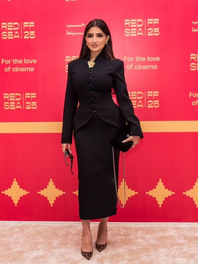 مي عمر في مهرجان البحر الأحمر السينمائي بطقم أسود كلاسيكي