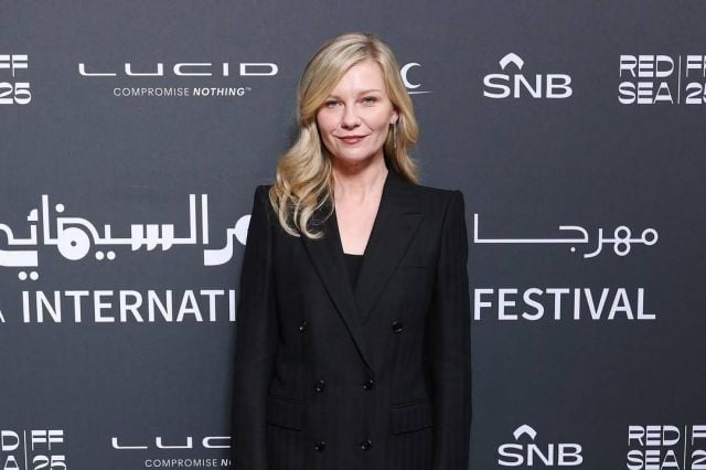 كريستن دانست بإطلالة كلاسيكية سوداء في مهرجان البحر الأحمر السينمائي الدولي