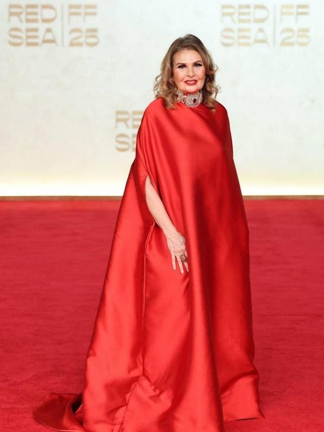 إطلالة يسرا في 