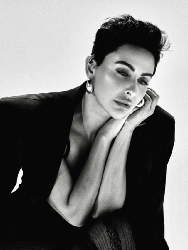 لوك ميس حمدان بالأسود: أناقة وجرأة في آن واحد