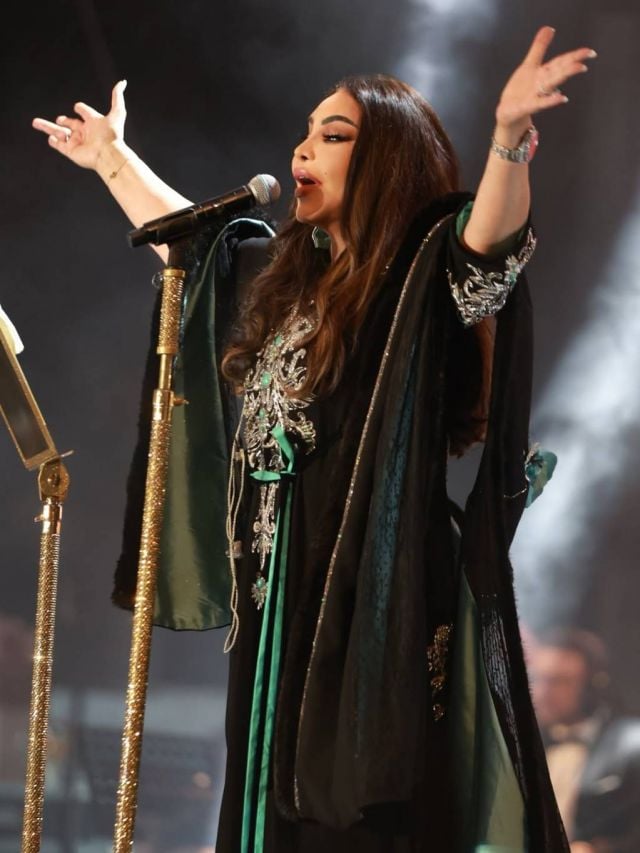 أحلام بإطلالة شرقية متألقة: التطريز الفضّي يسطع بالأناقة