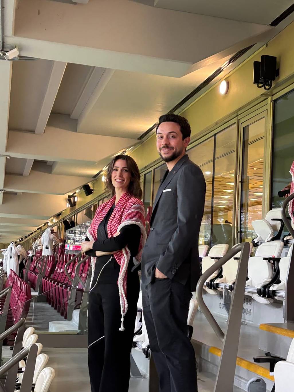 الكوفية الأردنية تزيّن إطلالة الأميرة رجوة الحسين في قطر