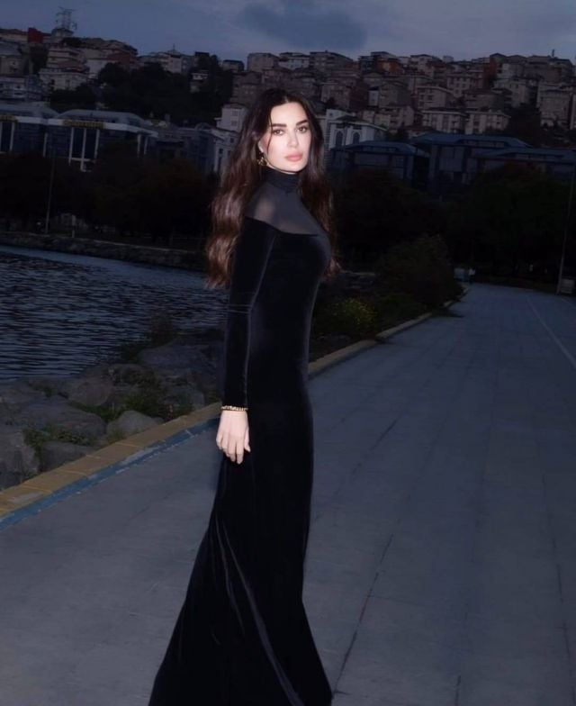 سيرين عبد النور بالمخمل الأنيق