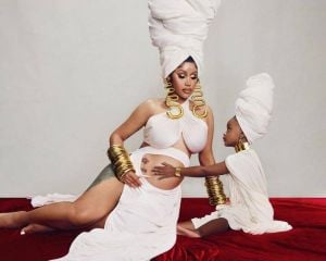 كاردي بي تضع طفلها الرابع 