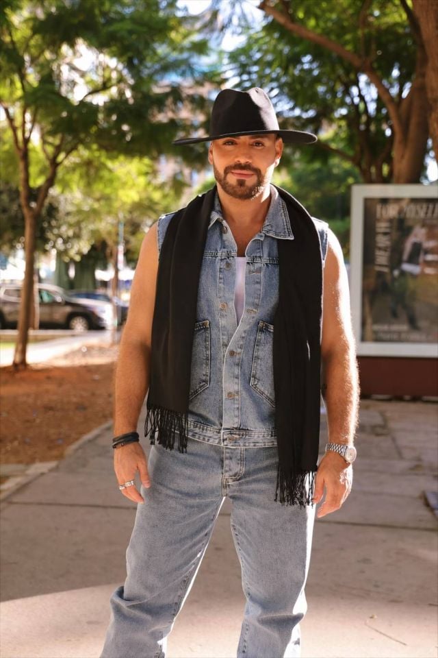 أحمد القيسي وإيوان