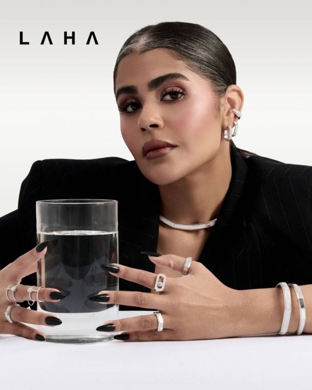 تيم الفلاسي تتألق بمجوهرات ميسيكا