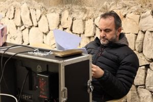 الحرائق تندلع في موقع "السوريون الأعداء"... والليث حجو يتابع التصوير