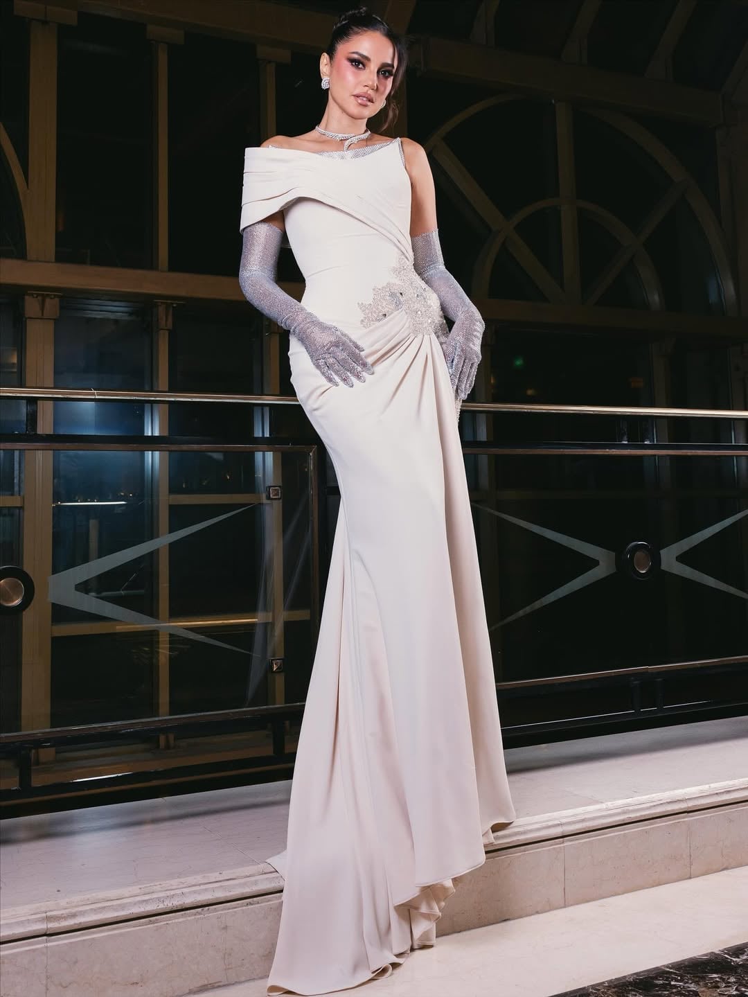 درة تتألق بالأبيض والفضي