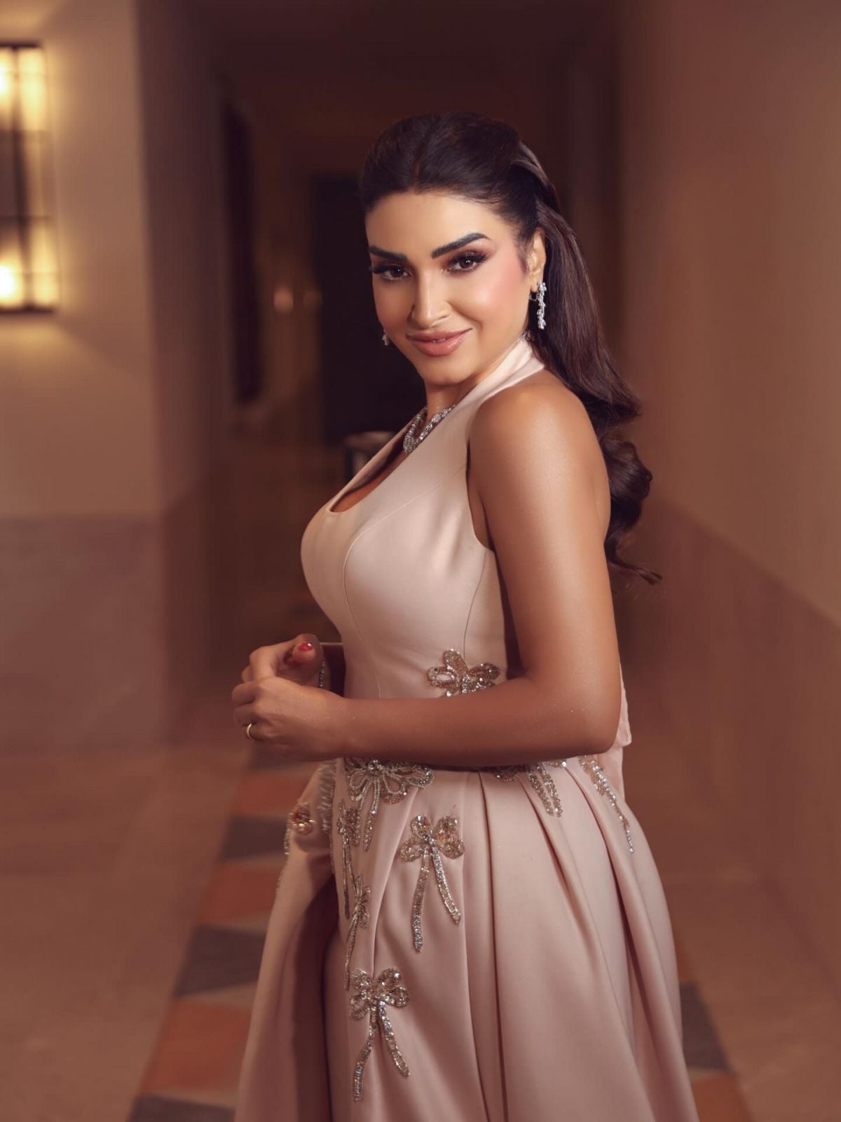 روجينا توجّه رسالة إلى رامي إمام بعد زيارته موقع تصوير مسلسلها ودعمه لابنتها مايا (صور)