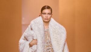 Coat Leads Look توازن أنيق