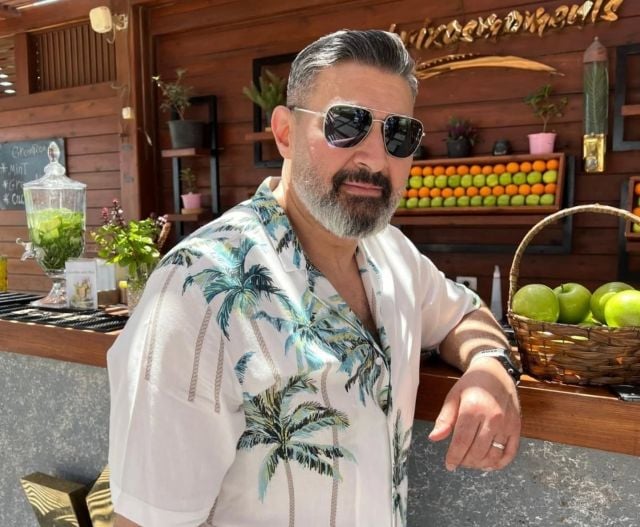 ياسر جلال يخرج عن صمته ويردّ على أخبار شرائه سيارة فارهة