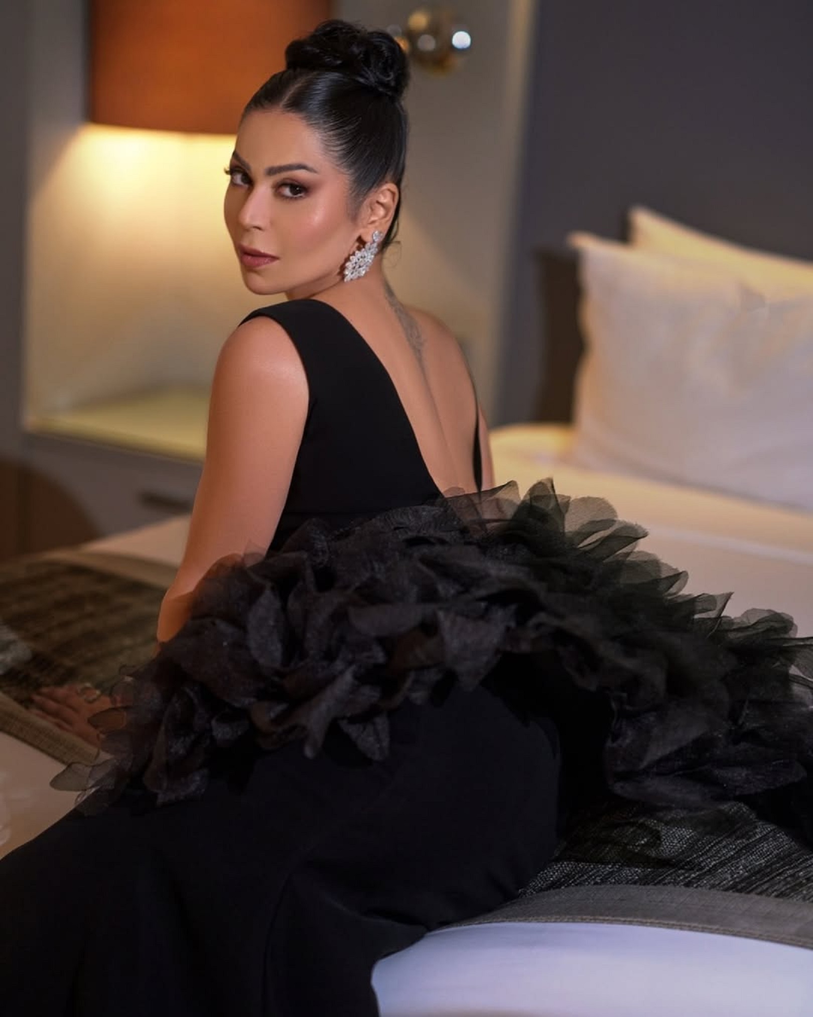 لقاء الخميسي تثير الجدل مجدداً حول علاقتها بزوجها | مجلة لها