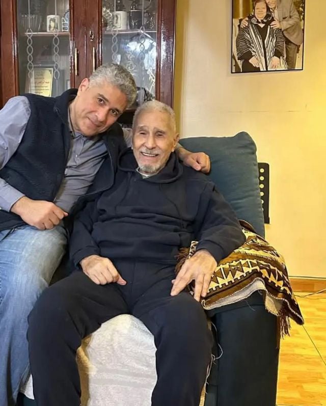  نجل عبدالرحمن أبو زهرة يطلق استغاثة بعد الحجز على معاش والده